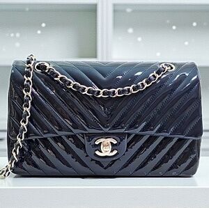 ✨️Authentic CHANEL Medium Double Flap Chevron Classic Patent Leather Bag